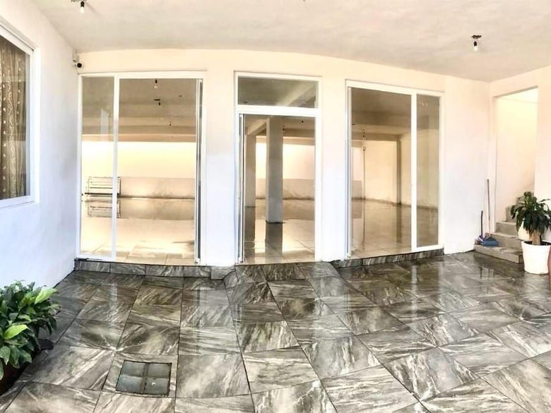 Comercial Ave Paseo Real 1 — 18 photos