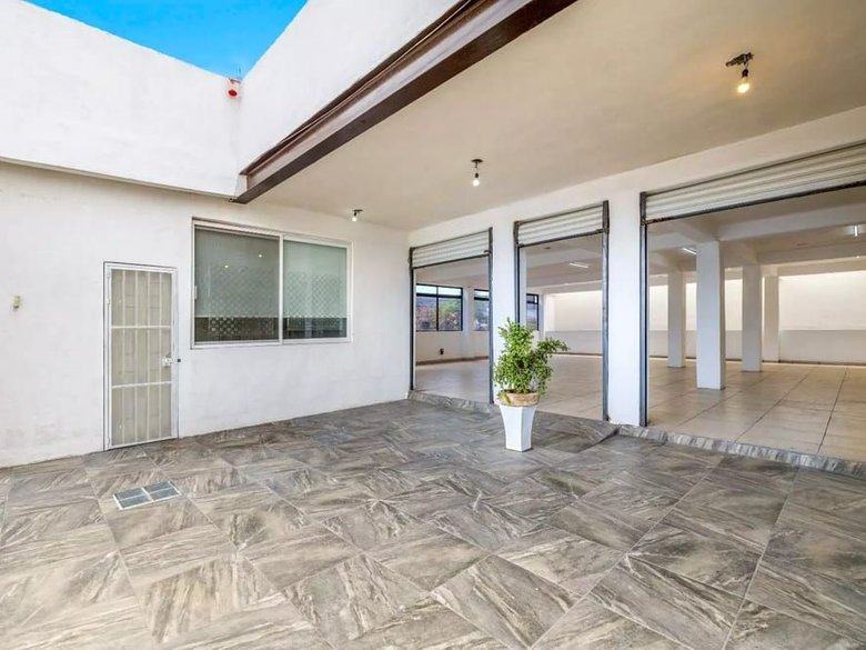 Comercial Ave Paseo Real 1 — 7 photos