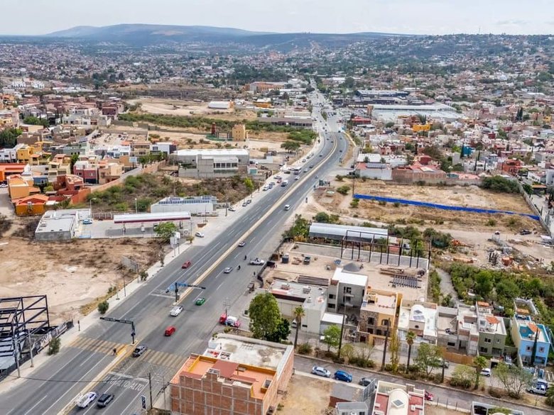 Comercial Ave Paseo Real 1 — 16 photos