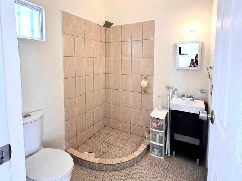 Comercial Ave Paseo Real 1 — 11 photos