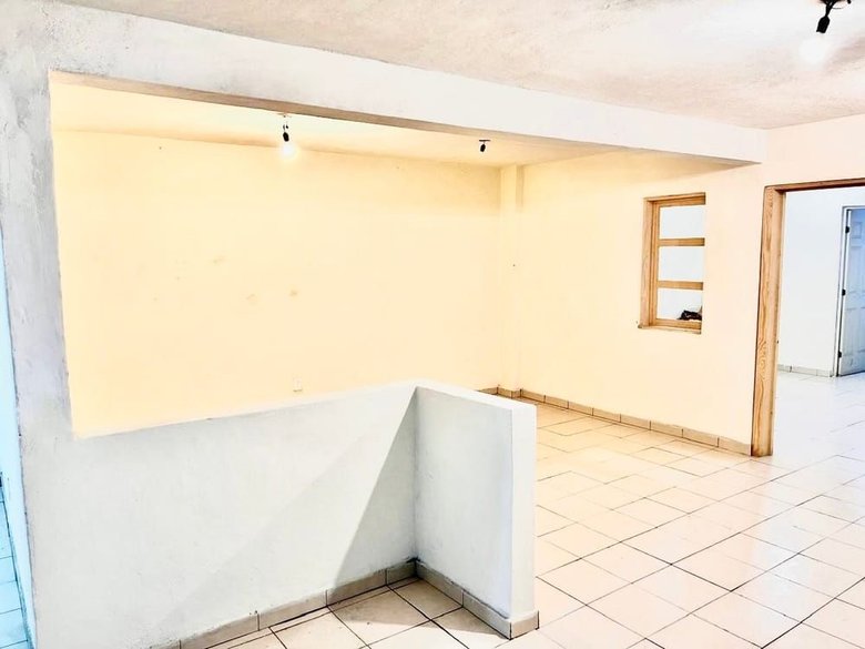 Comercial Ave Paseo Real 1 — 13 photos