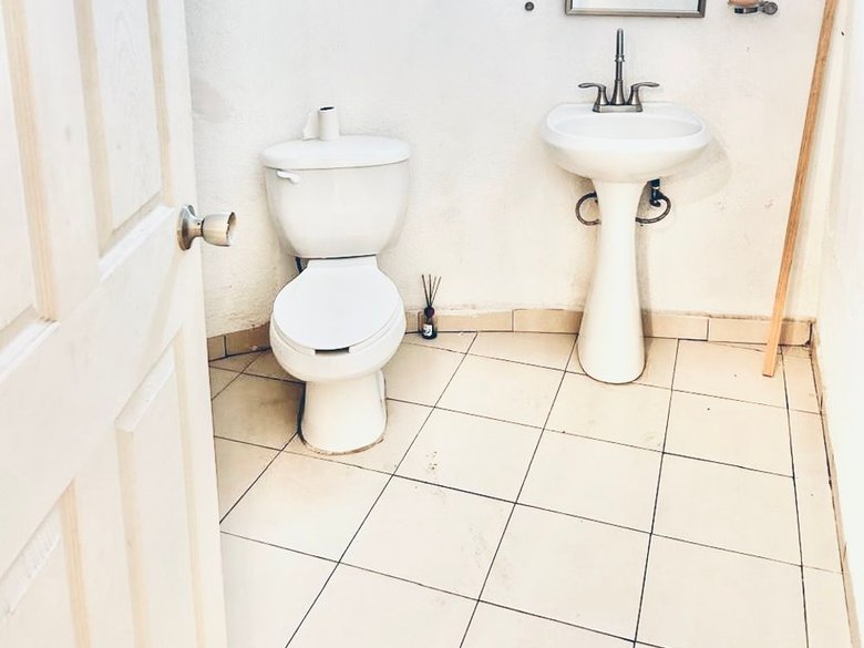 Comercial Ave Paseo Real 1 — 15 photos