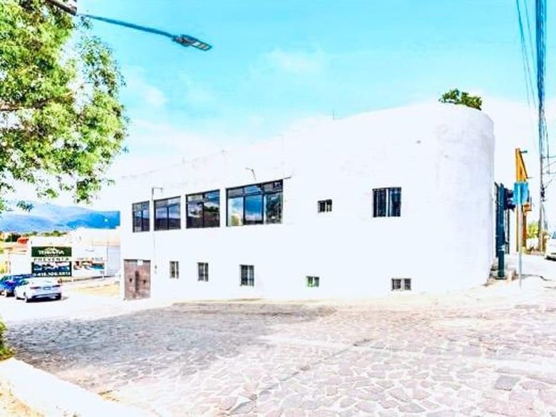 Comercial Ave Paseo Real 1 — 2 photos