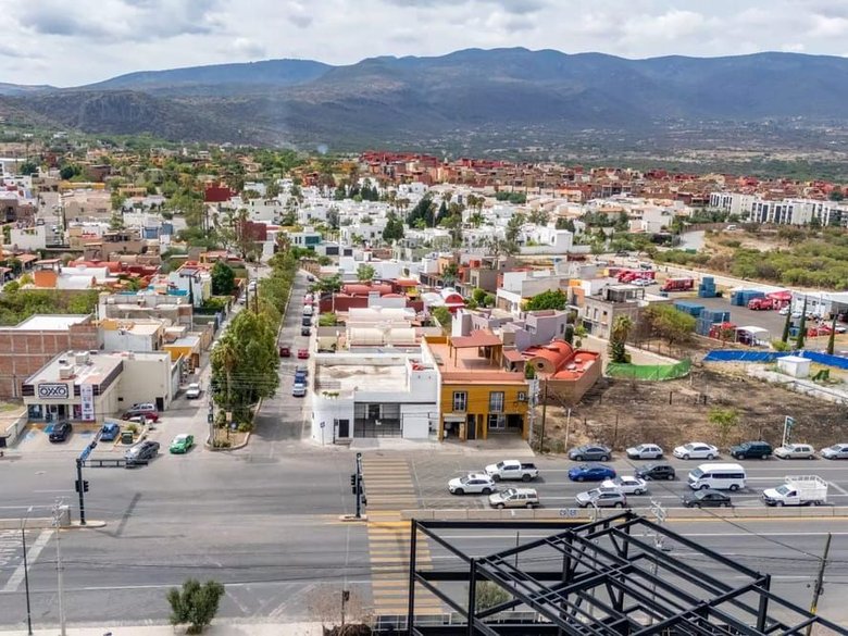 Comercial Ave Paseo Real 1 — 1 photos