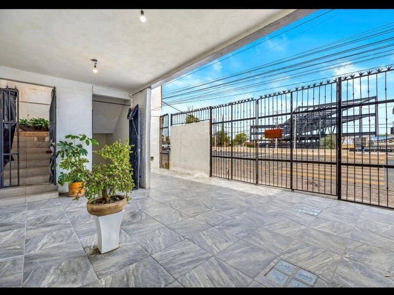 Comercial Ave Paseo Real 1 — 6 photos