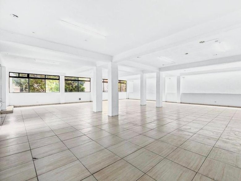 Comercial Ave Paseo Real 1 — 4 photos