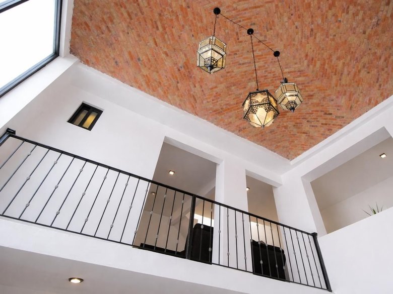 CASA DEL PUENTE DE UMARÁN — 3 photos