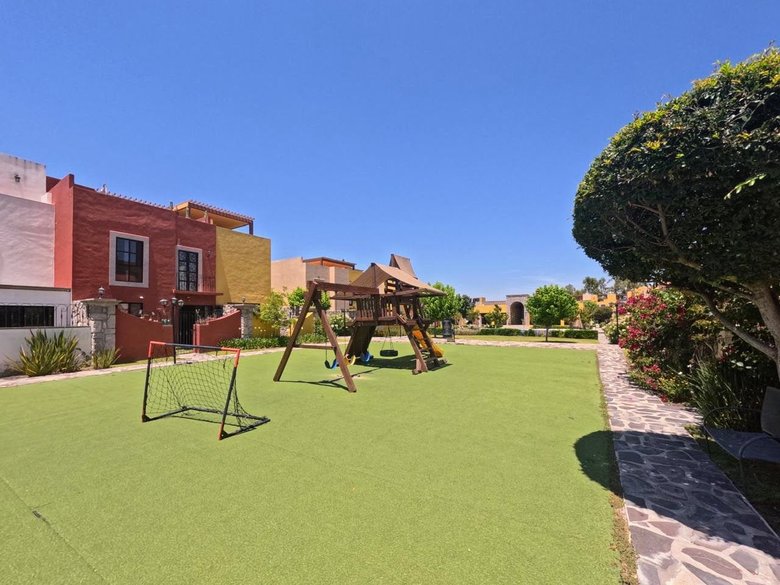 Casa Las Monjas 62 — 3 photos