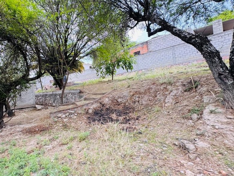 CASA VENERANDA — 2 photos