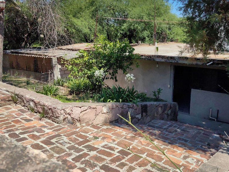 CASA VENERANDA — 10 photos