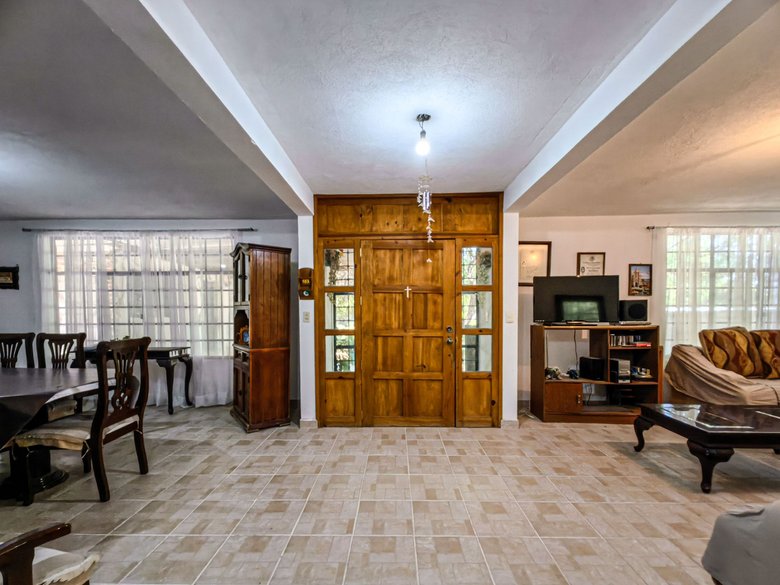 CASA VENERANDA — 16 photos
