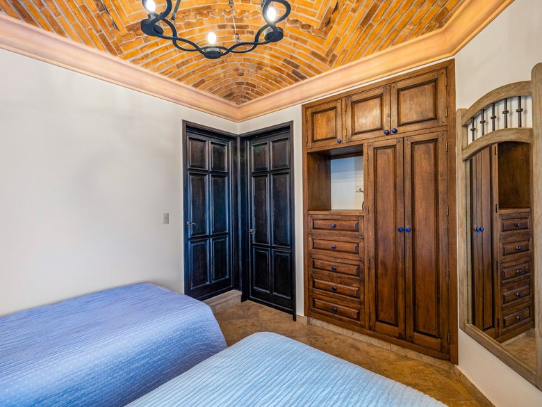 Casa Siqueiros Zirándaro — 16 photos