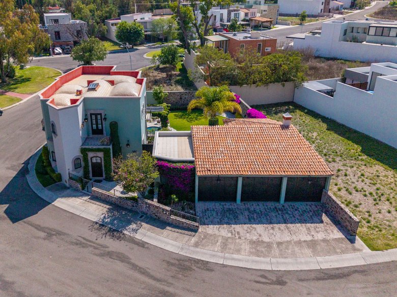 Casa Siqueiros Zirándaro — 11 photos