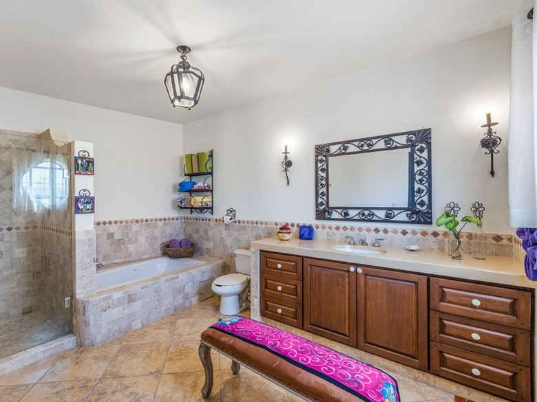 Casa Siqueiros Zirándaro — 12 photos
