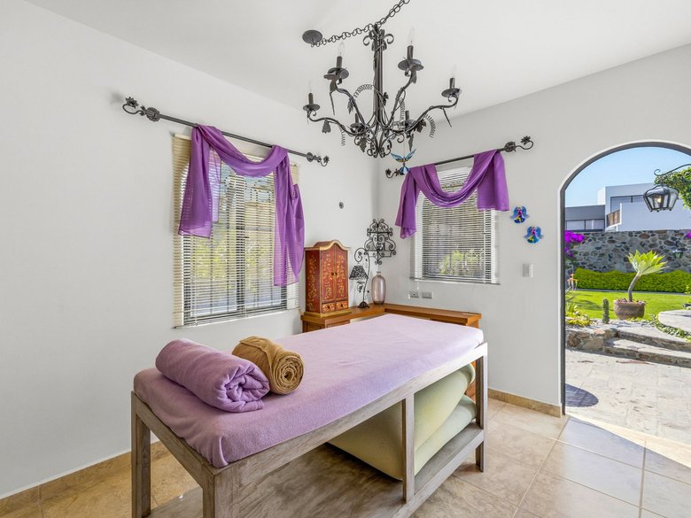 Casa Siqueiros Zirándaro — 17 photos