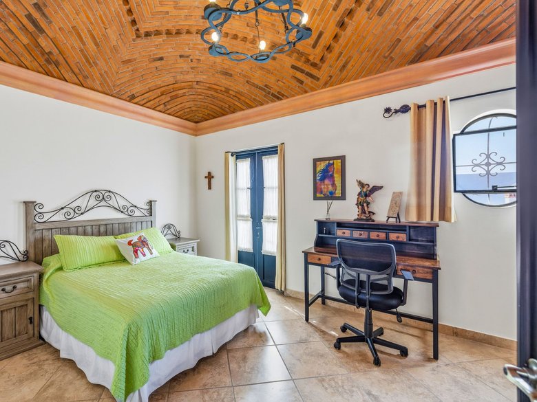 Casa Siqueiros Zirándaro — 9 photos