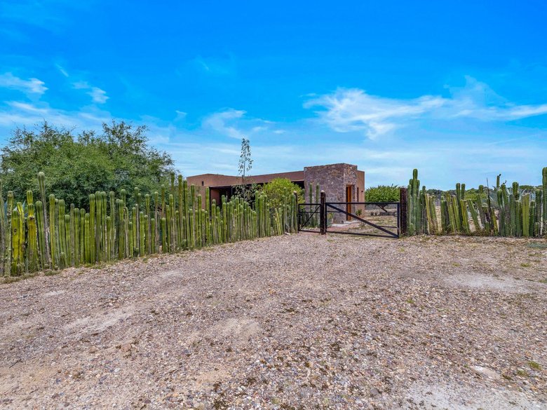 Villa Jacaranda - Architectural Country Living Near San Miguel — 2 photos