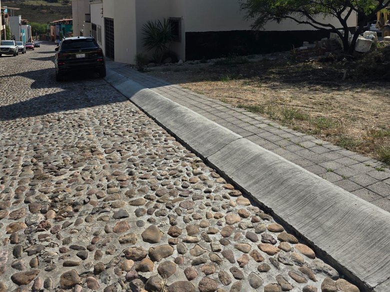 Privada del Valle Lote — 2 photos