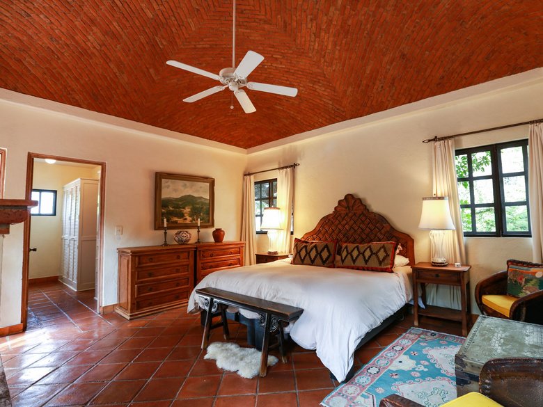 Casa Baeza — 2 photos