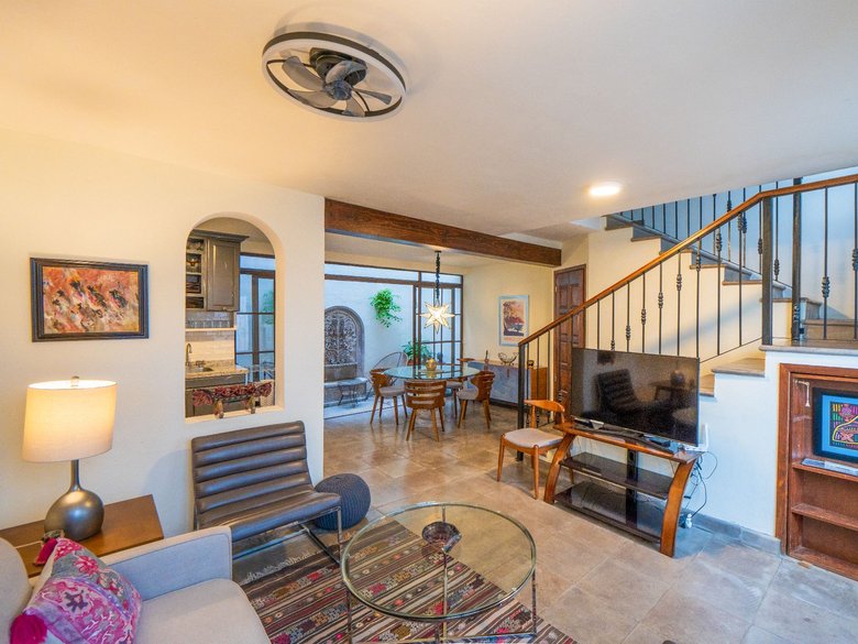 Casa Leslie — 2 photos