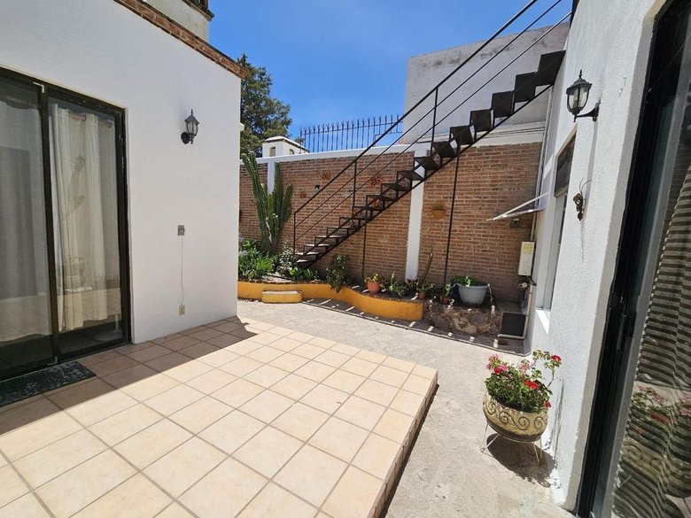 CASA ARBOLEDA — 12 photos