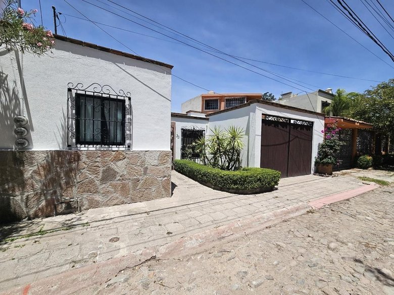 CASA ARBOLEDA — 10 photos