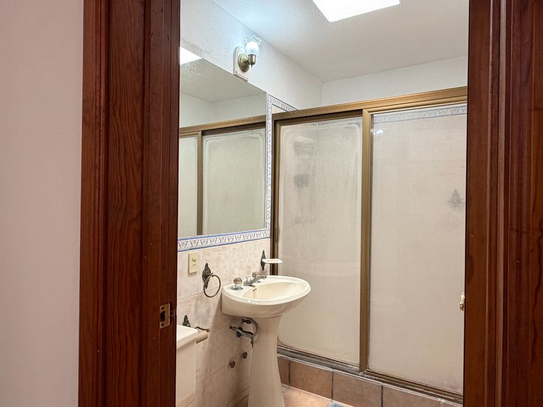 CASA ARBOLEDA — 25 photos