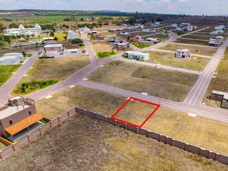 Lote Lucero — 4 photos