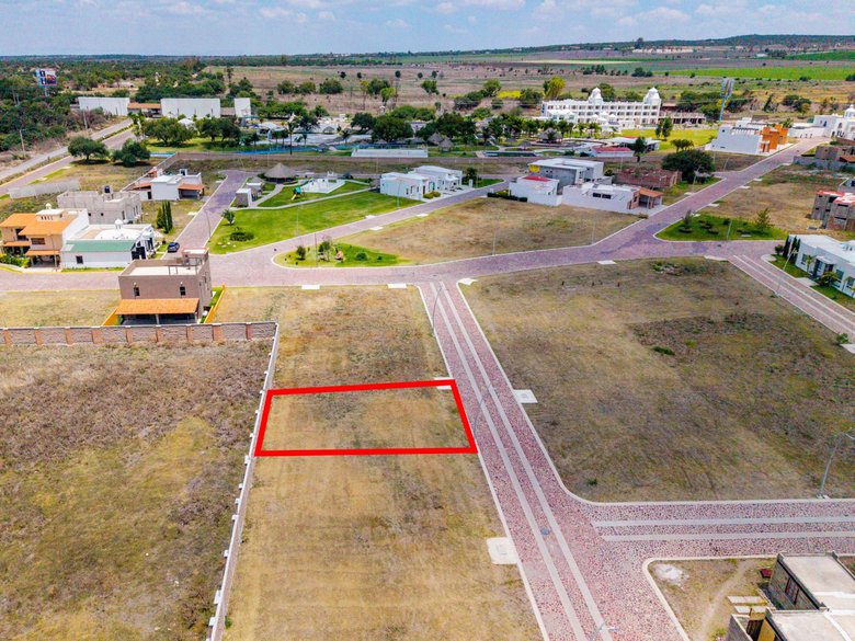 Lote Lucero — 2 photos