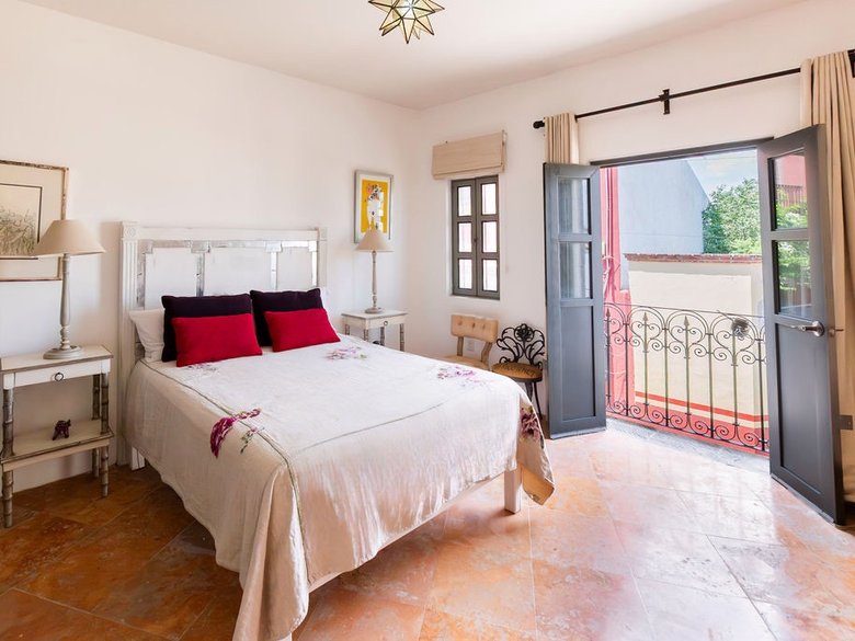CASA TENERIAS — 4 photos