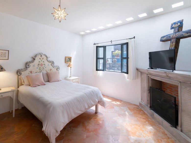 CASA TENERIAS — 17 photos