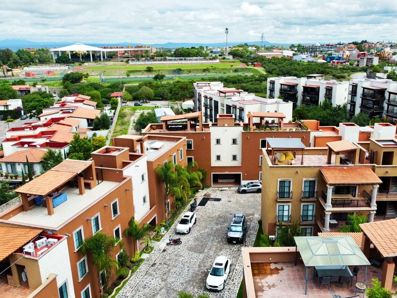 El Milagro Rooftop Apartment — 25 photos