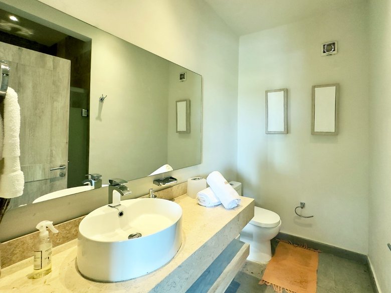 El Milagro Rooftop Apartment — 14 photos