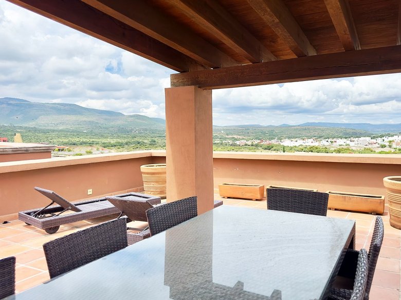 El Milagro Rooftop Apartment — 23 photos