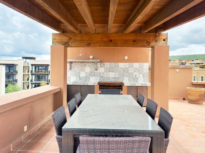 El Milagro Rooftop Apartment — 21 photos