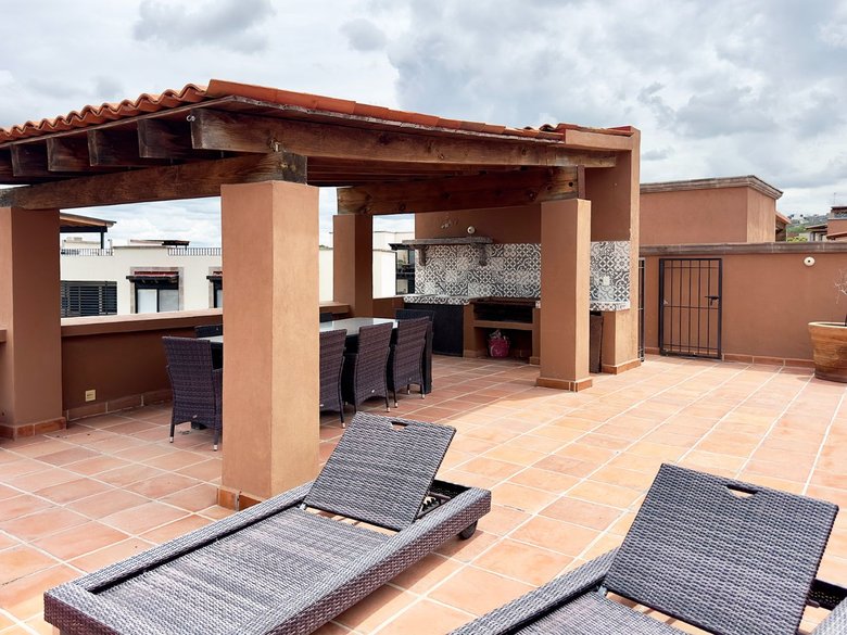 El Milagro Rooftop Apartment — 22 photos