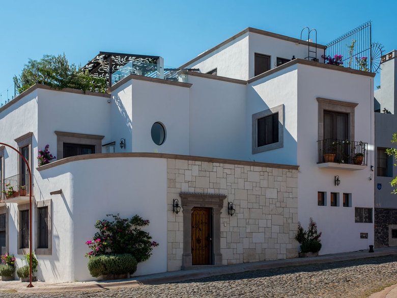 Casa Revueltas- Luxury Hillside Living with Panoramic Views of San Miguel — 15 photos