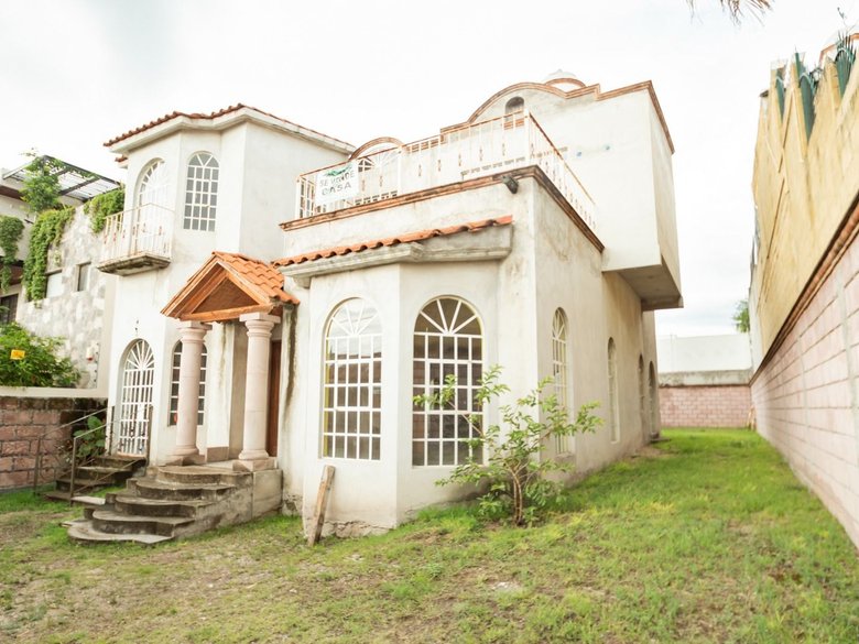 CASA EN VENTA PARA REMODELAR, VILLA DE LOS FRAILES — 9 photos