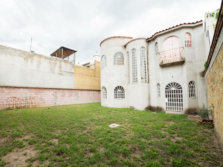 CASA EN VENTA PARA REMODELAR, VILLA DE LOS FRAILES — 8 photos