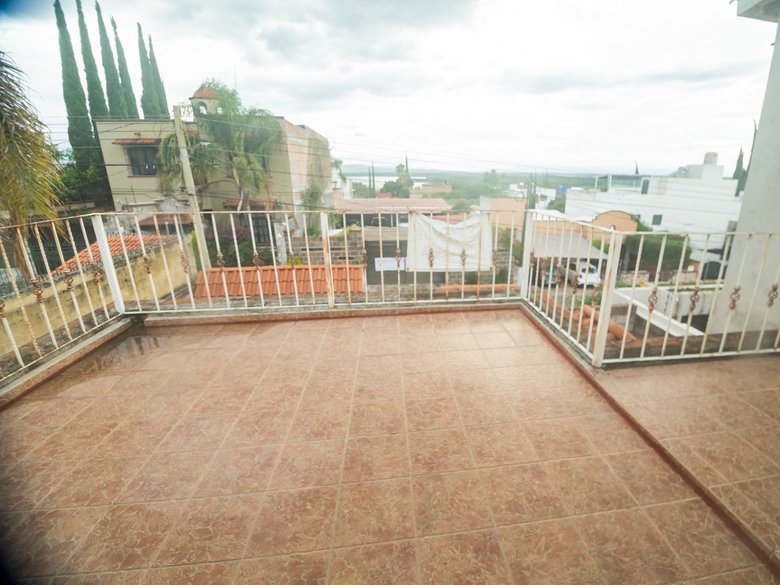 CASA EN VENTA PARA REMODELAR, VILLA DE LOS FRAILES — 2 photos