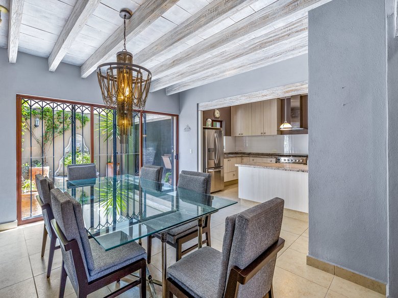 Casa Comfort - Luxury Home — 4 photos