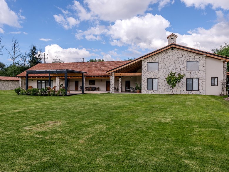 Los Pinos — 15 photos