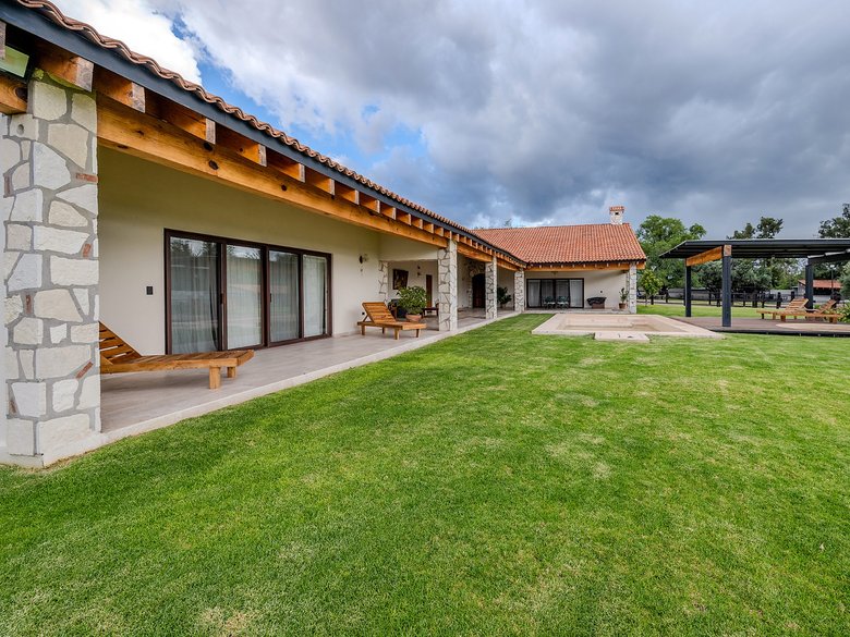 Los Pinos — 12 photos