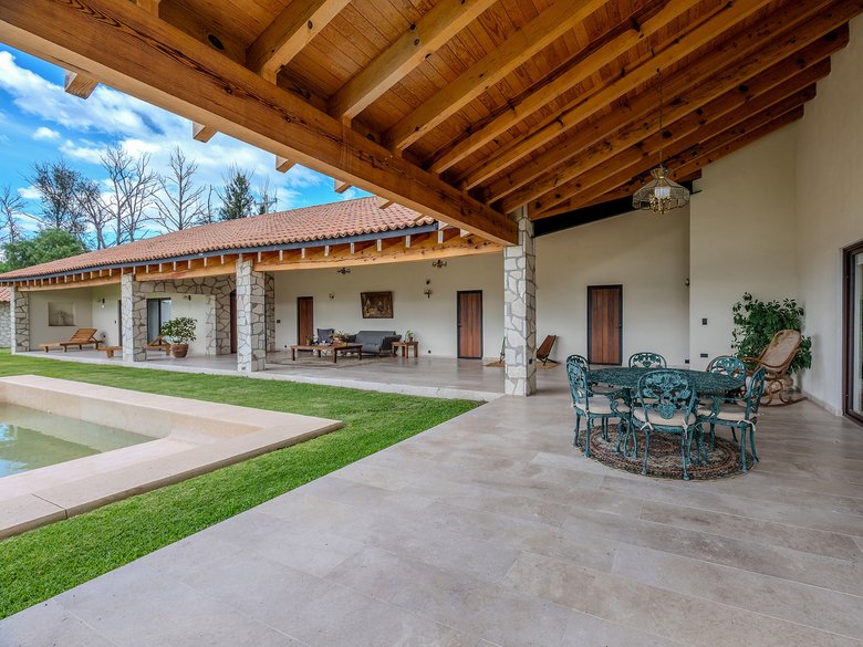 Los Pinos — 14 photos