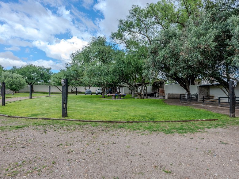 Los Pinos — 9 photos