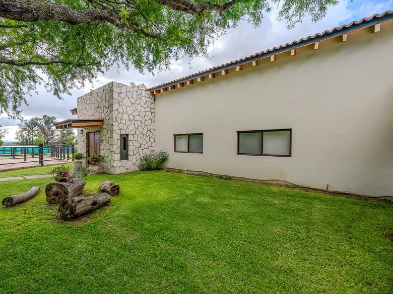 Los Pinos — 3 photos