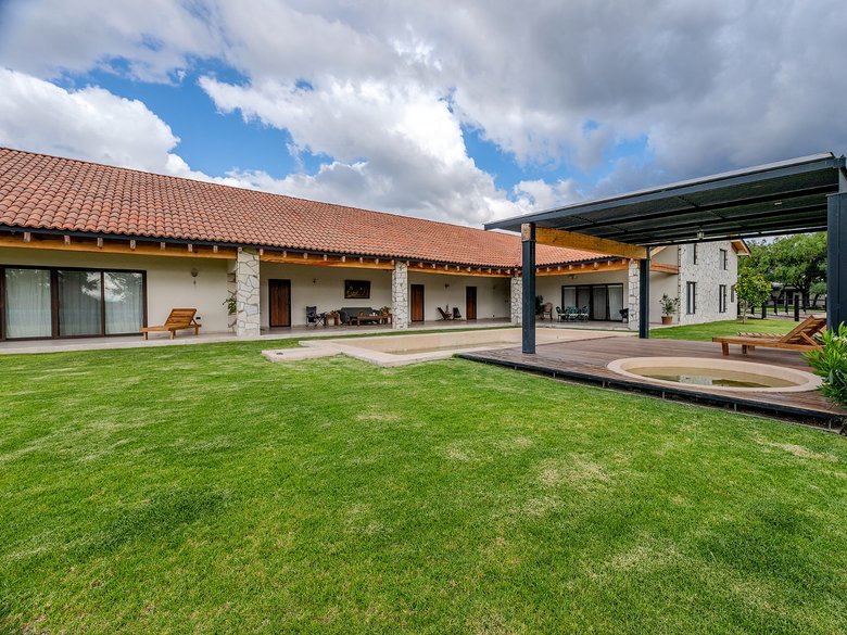 Los Pinos — 13 photos