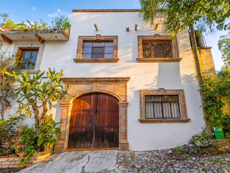 Casa Arias — 19 photos