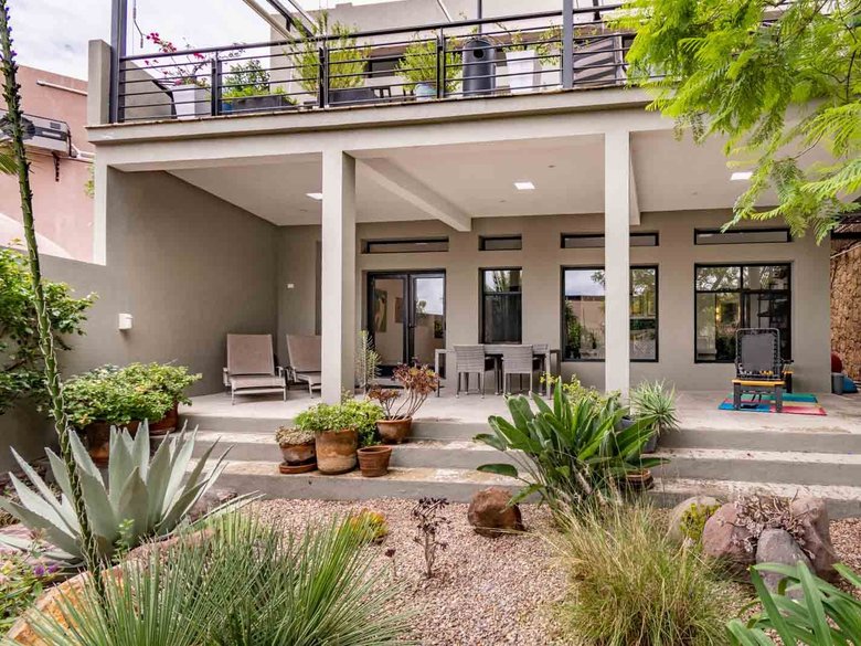 Contemporary Obraje — 12 photos