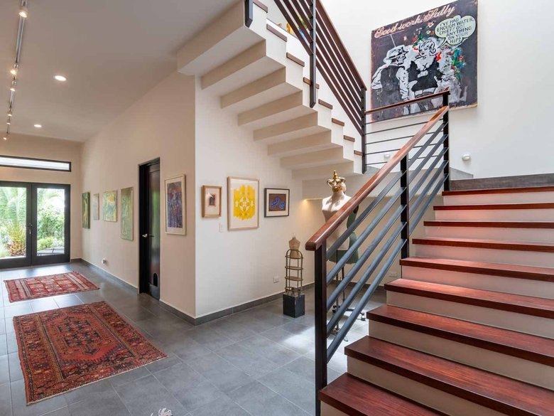 Contemporary Obraje — 3 photos